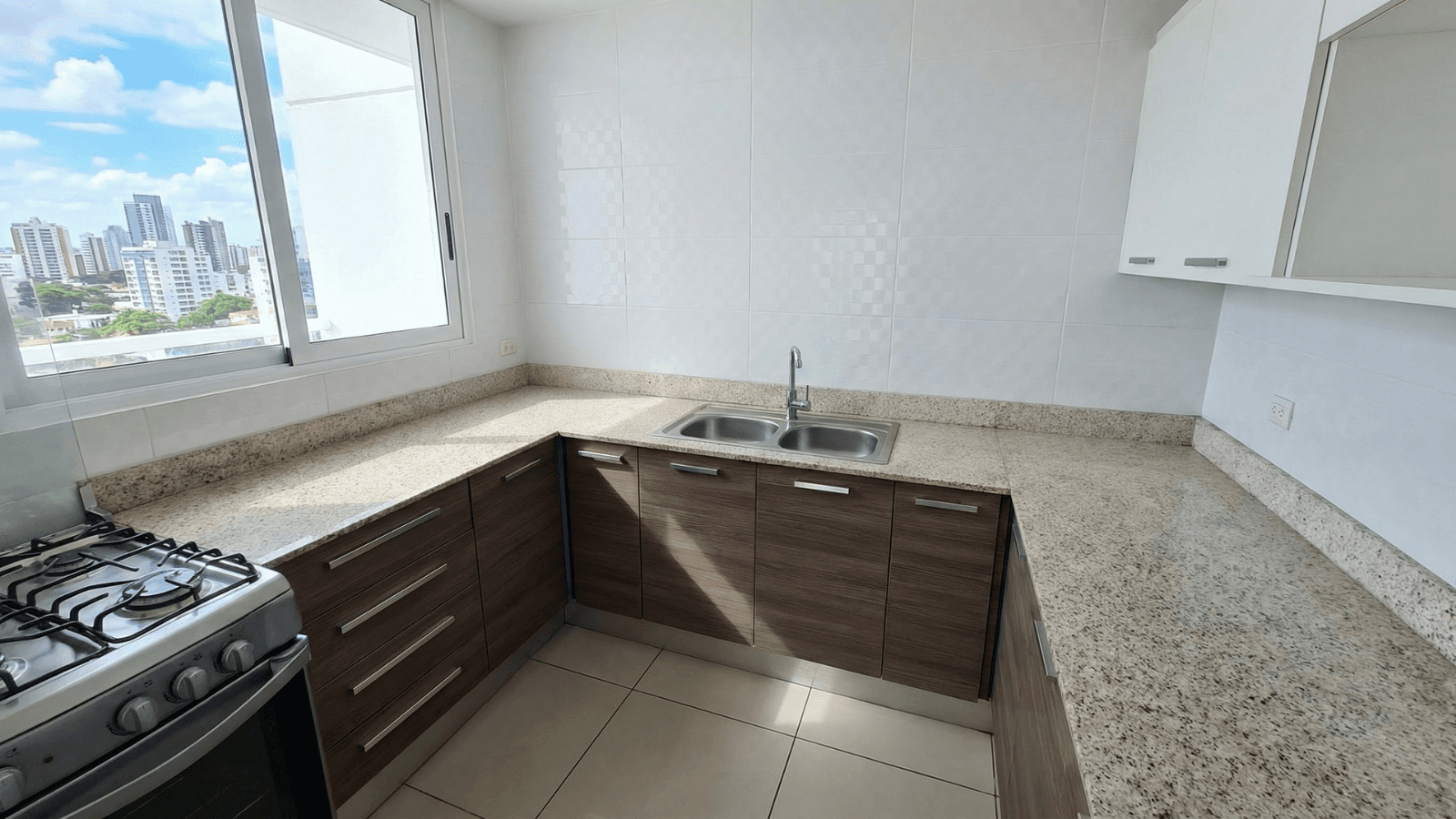 Kings Park - Torre 500, Apto 3-B - Miniatura 3