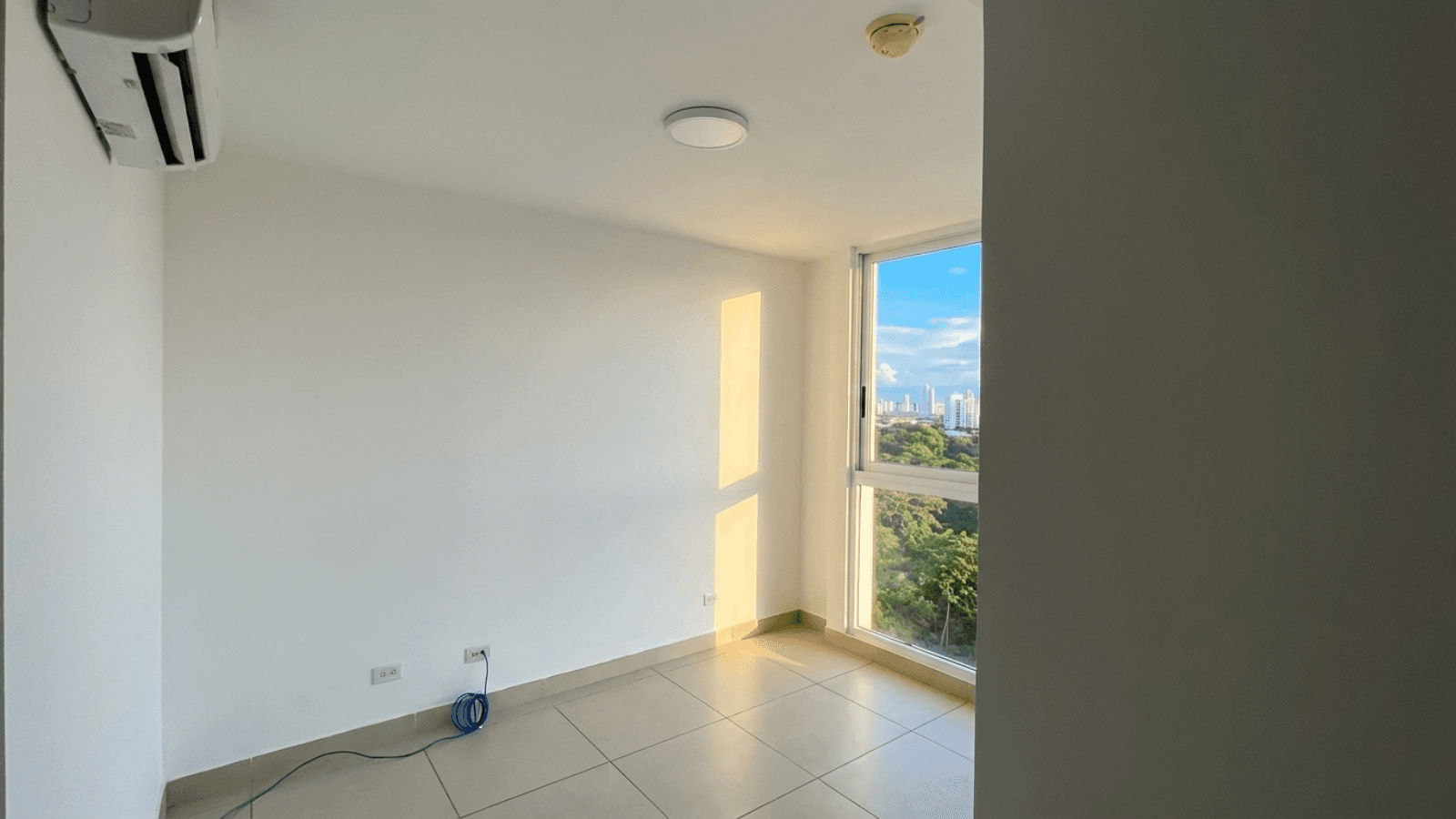 Kings Park - Torre 500, Apto 3-B - Miniatura 2