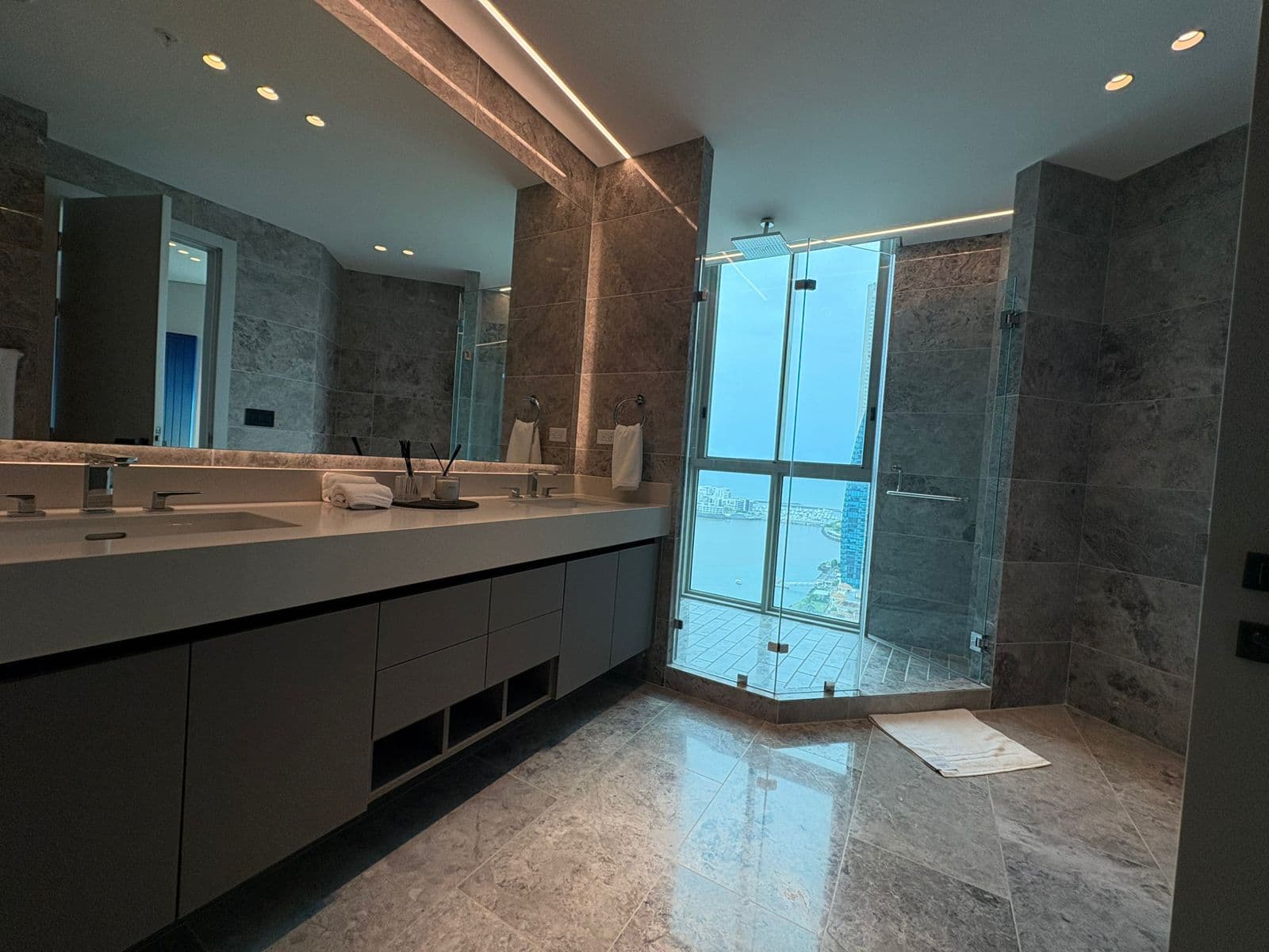 Pacific Point - Torre 400 B Tipico - 24B Modelo - Miniatura 3