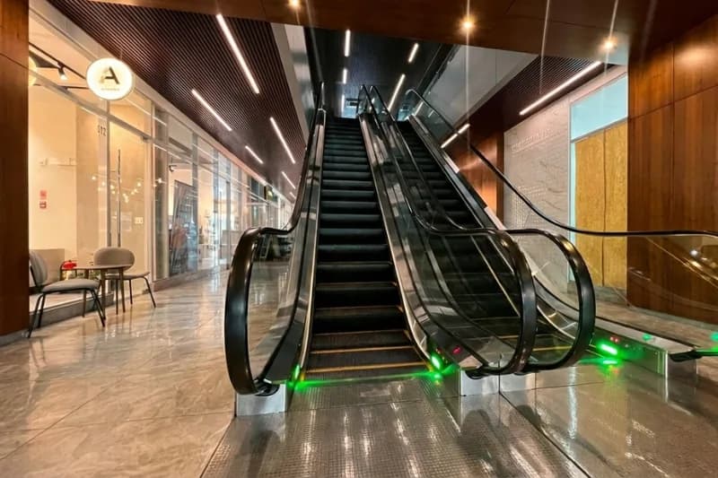 Sunset Strip - Local 11 - Miniatura 3