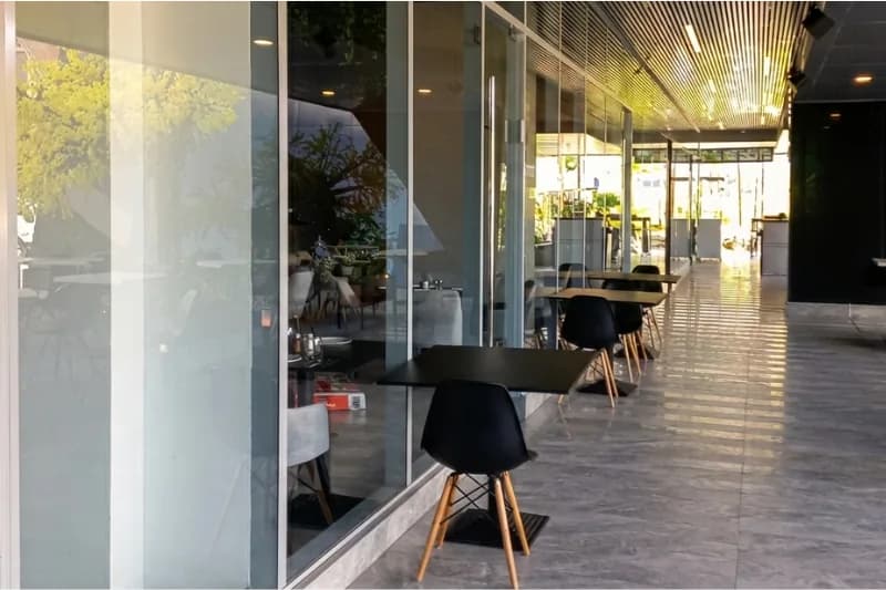 Sunset Strip - Local 134 - Miniatura 2