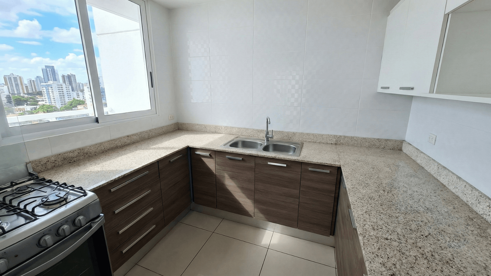 Kings Park - Torre 500, Apto 3-B - Miniatura 3