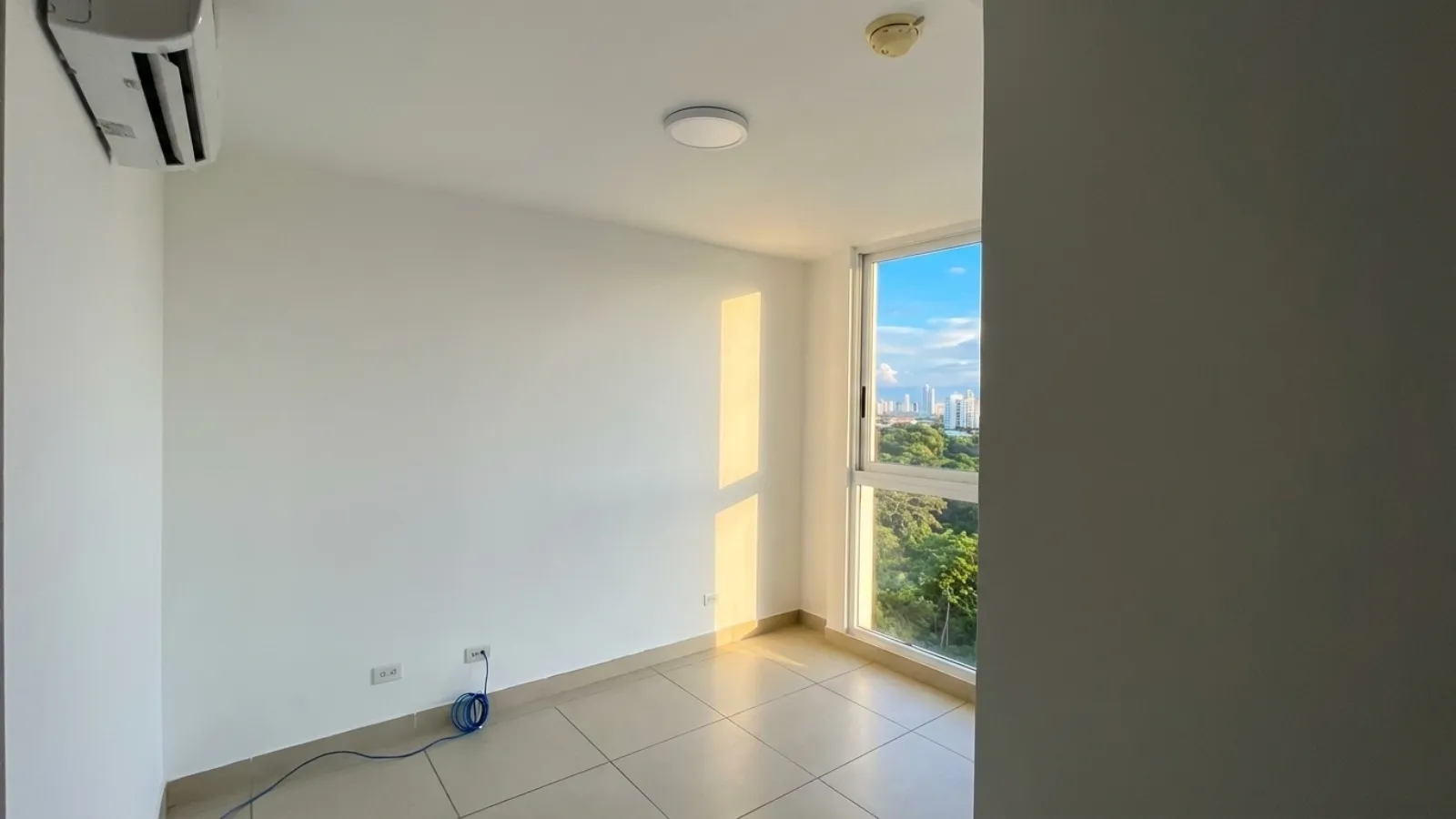 Kings Park - Torre 500, Apto 3-B - Miniatura 2