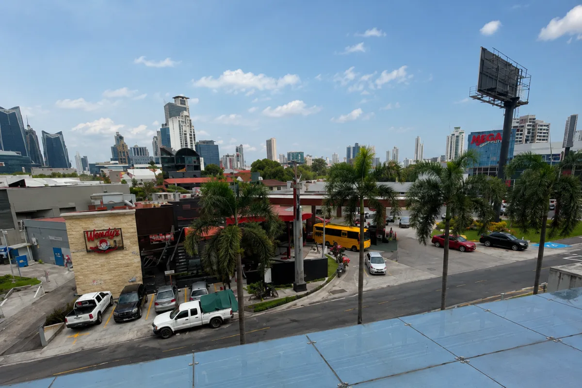 The Towers Business Plaza - Local 1-A Nivel 1 - Miniatura 3